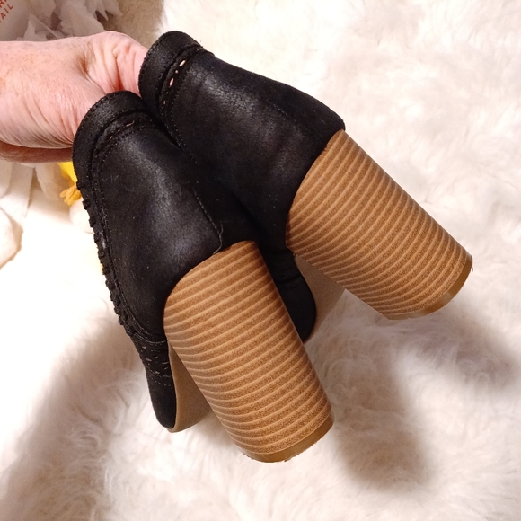 Fergalicious  Suede NWOT 🔥 - Picture 5 of 6